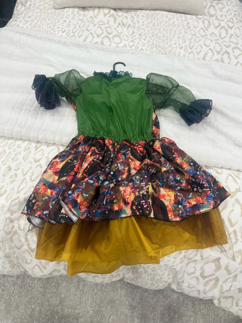 NWT Disney Descendants 2 Dizzy Costume Size Medium - Picture 4 of 4
